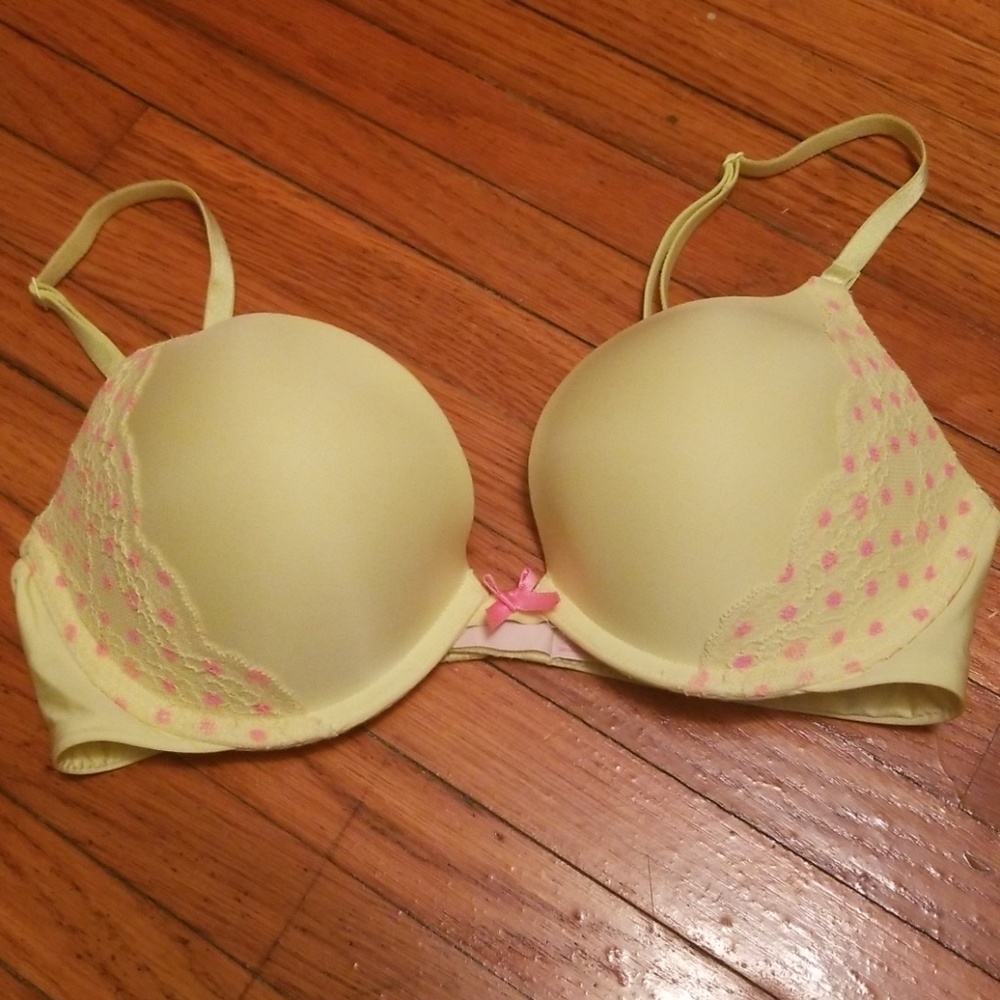 Victoria's Secret push up bra with lace detail 34C